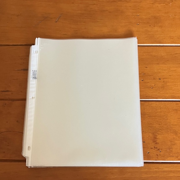 25 Avery Plastic Sheet Protectors - Picture 1 of 1